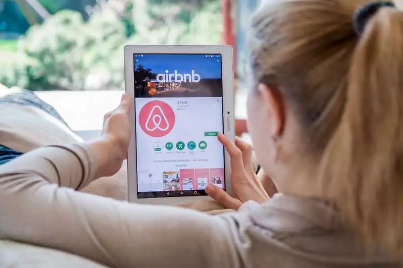 Airbnb все по-често поглежда към хотелите и лукса