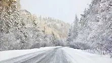 Къде снегът затвори пътища