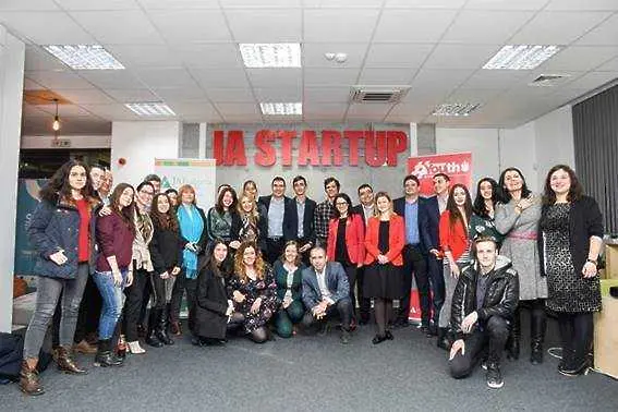 Стартира първата в България безплатна платформа за обучение и кариерно ориентиране YOUTH EMPOWERED
