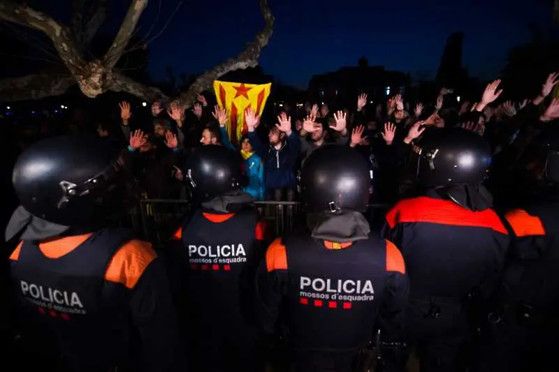 Сблъсъци в Каталуня след ареста на Пучдемон