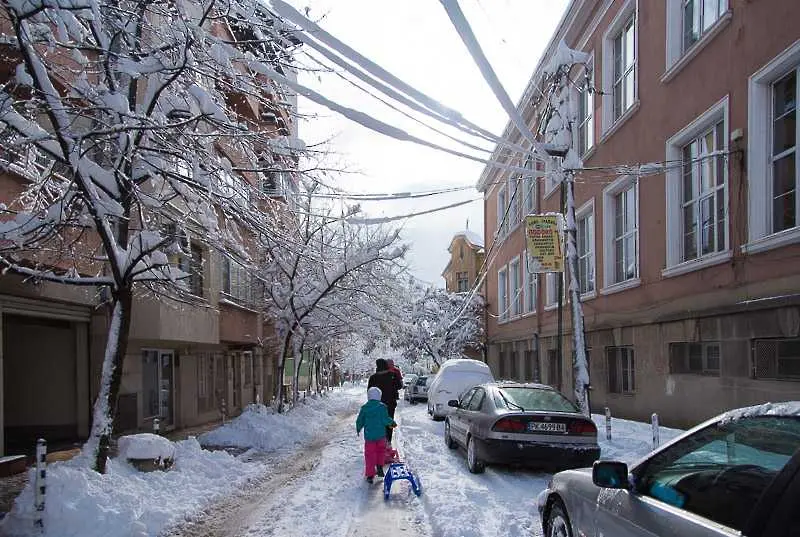 62 снегорина чистят софийските улици от заледяването
