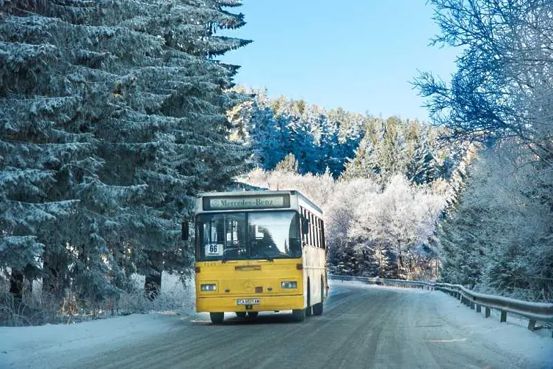 Транспортното министерство прави задължителни коланите в автобусите