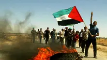 Стотици палестинци бяха ранени при сблъсъци на границата на Газа и Израел