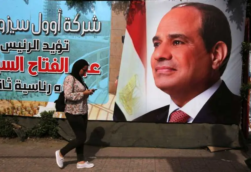 Египетският президент затвърждава властта си