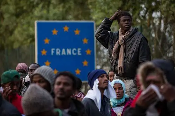 Френският парламент прие спорен закон за имигрантите