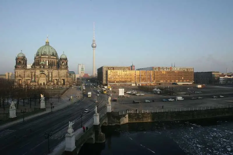 Евакуират централната гара в Берлин заради бомба от Втората световна война
