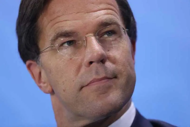 Холандският премиер оцеля след вот на недоверие за спорен данък