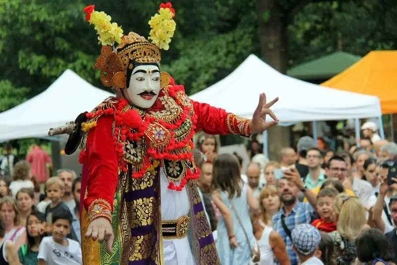 Колоритно шествие ще предвожда фестивала „Цветовете на традициите“