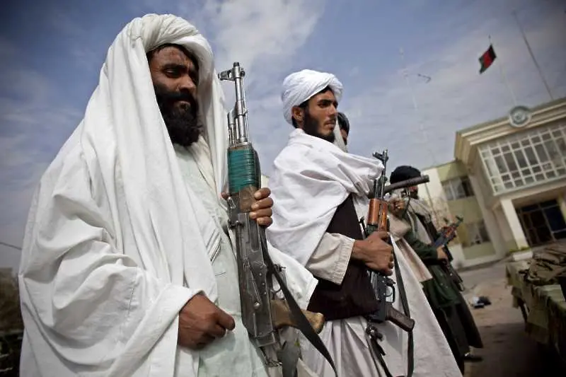 Талибаните започнаха операция по превземане на афганистанския град Фарах