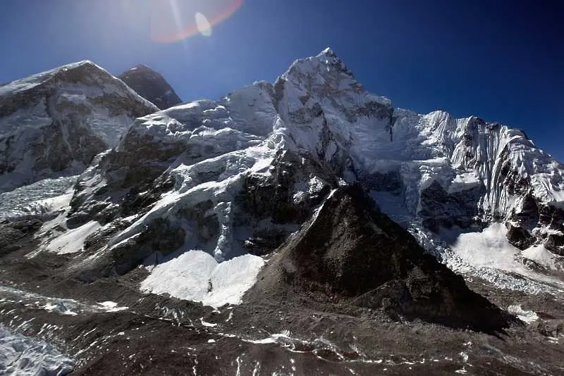 Японски алпинист загина при осмия си опит да изкачи Еверест