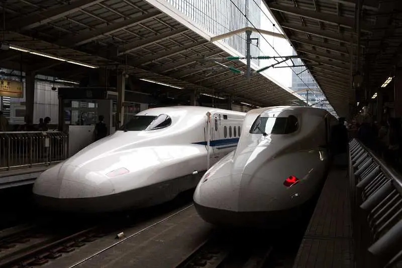 Японска жп компания се извини, че влак е тръгнал 25 секунди по-рано