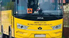 Училищен автобус и кола се удариха край Кубрат