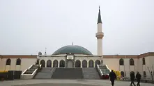 Австрия закрива седем джамии и гони имами, финансирани от чужбина