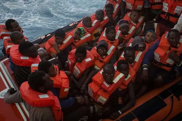 Стотици мигранти са спасени край бреговете на Либия