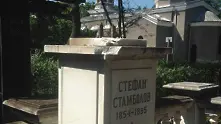 Откраднаха бюста на Стефан Стамболов от Централните софийски гробища