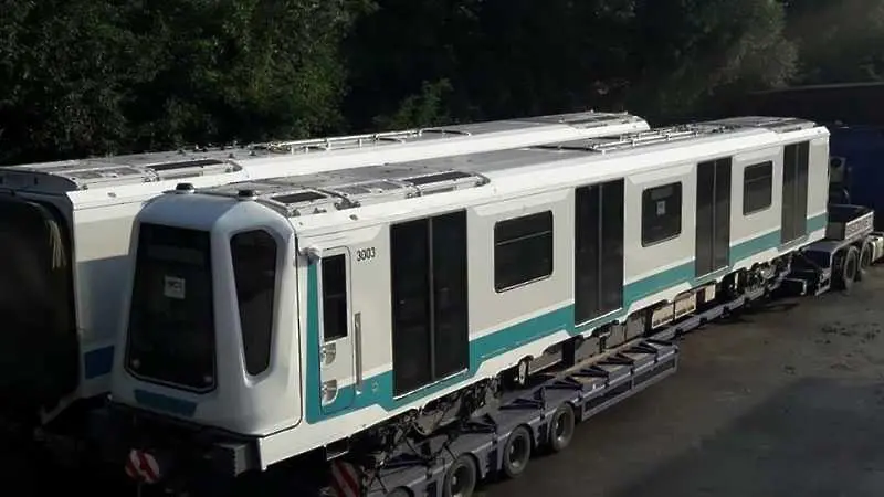 Първият влак от Линия 3 на метрото пристигна в София