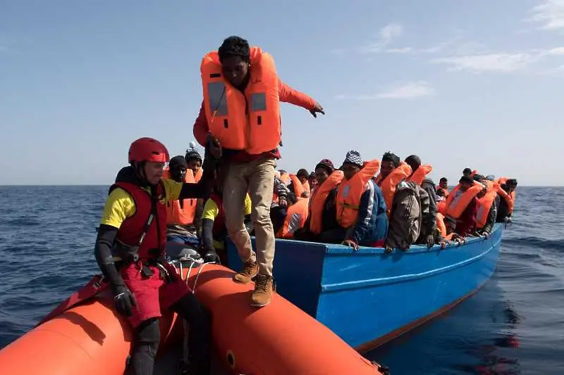 Испания спаси 211 нелегални мигранти в Средиземно море
