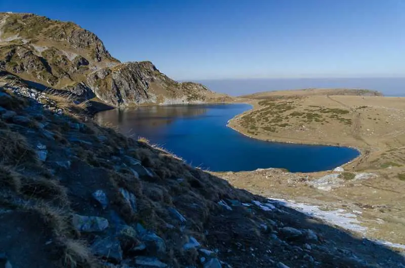 Българско хоро на Седемте рилски езера доведе до санкции за организаторите