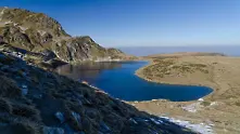 Българско хоро на Седемте рилски езера доведе до санкции за организаторите