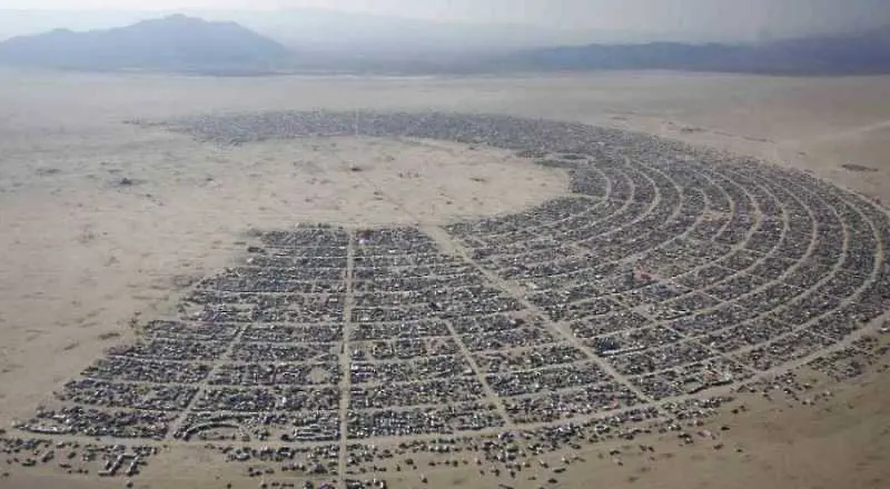 Гигантско кълбо беше атракцията на тазгодишния фестивал Burning man