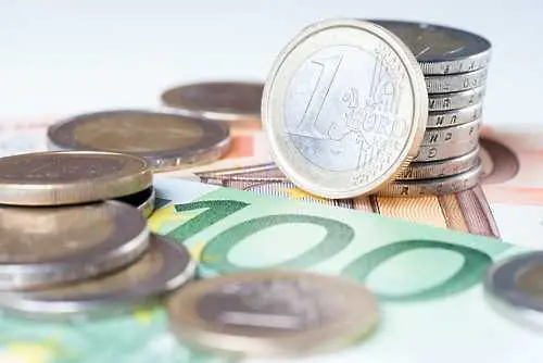 Еврото падна под прага от 1,14 долара