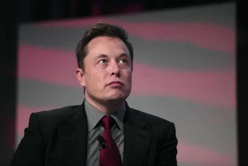 Бивш сътрудник на Tesla обвини компанията в следене на персонала