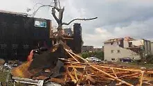 Мощно торнадо връхлетя района на Отава (видео) 