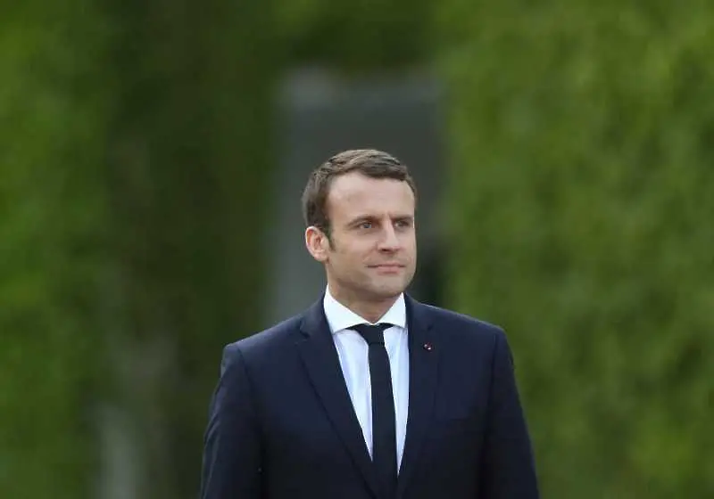 Рязък спад на доверието към френския президент