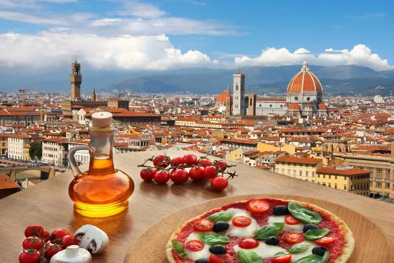 Флоренция ще глобява туристите за хранене на открито