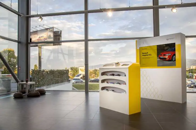 Renault чества 120 години с интерактивна инсталация
