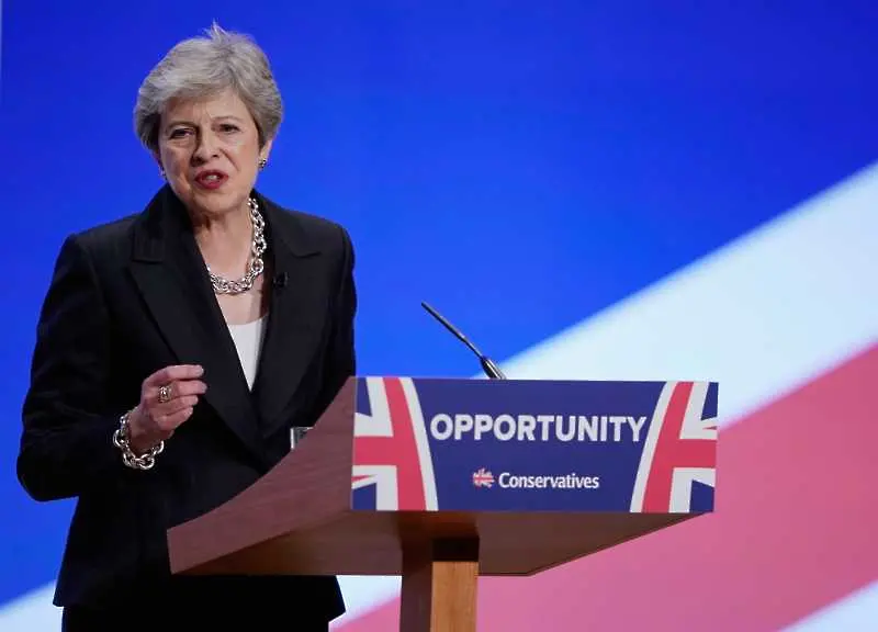 Британски министри заплашиха да подадат оставка заради плана на Мей за Брекзит