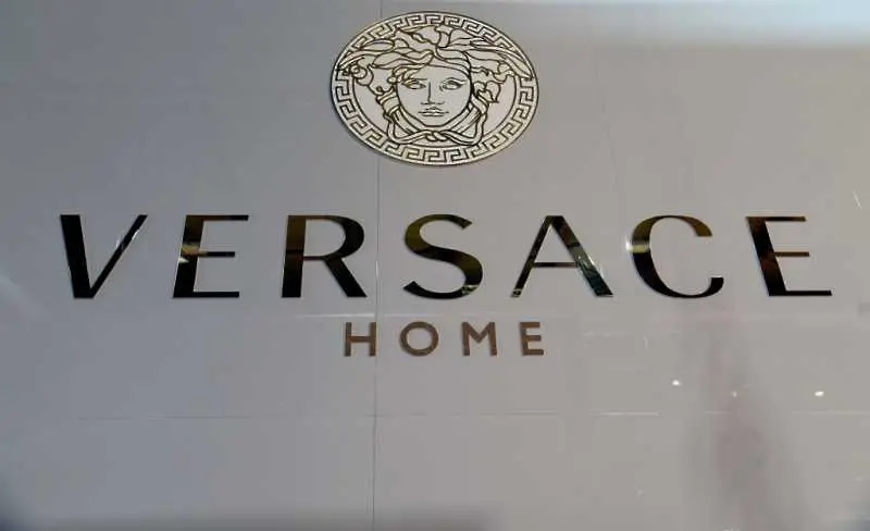 Майкъл Корс купува Версаче за 2 млрд. долара