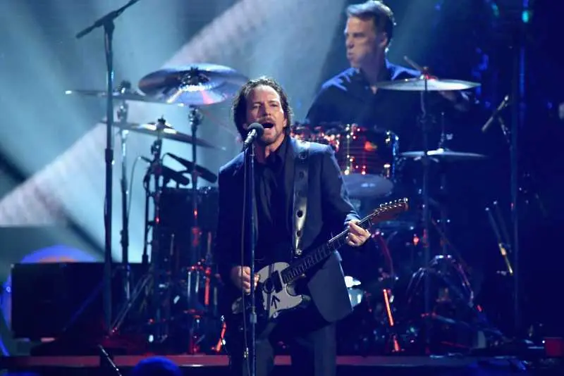 Pearl Jam успя, събра $11 млн. за бездомни младежи