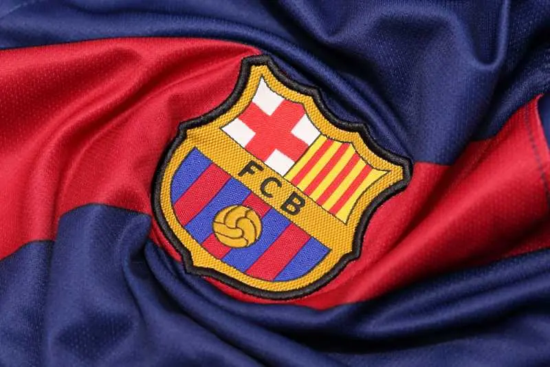 Барселона сменя емблемата си