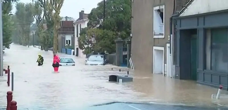 Невиждани от век наводнения във Франция взеха най-малко 12 жертви
