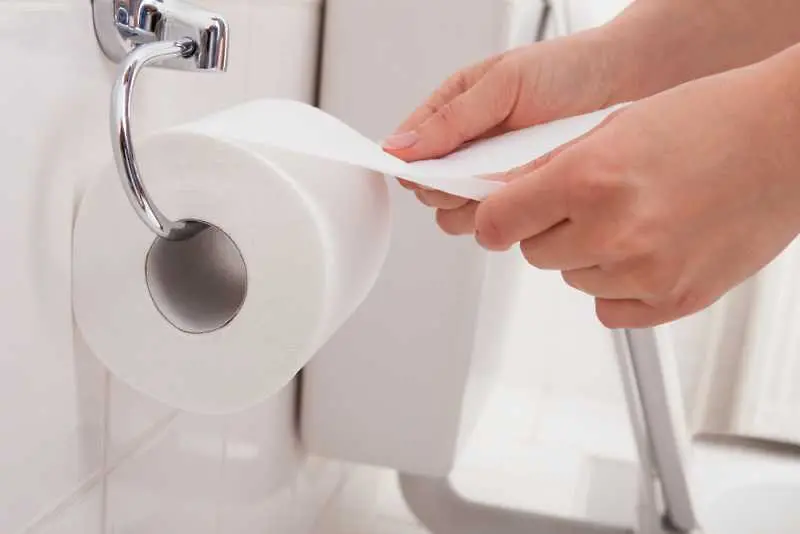 Учени: Не слагайте хартия върху тоалетната седалка! Опасно е