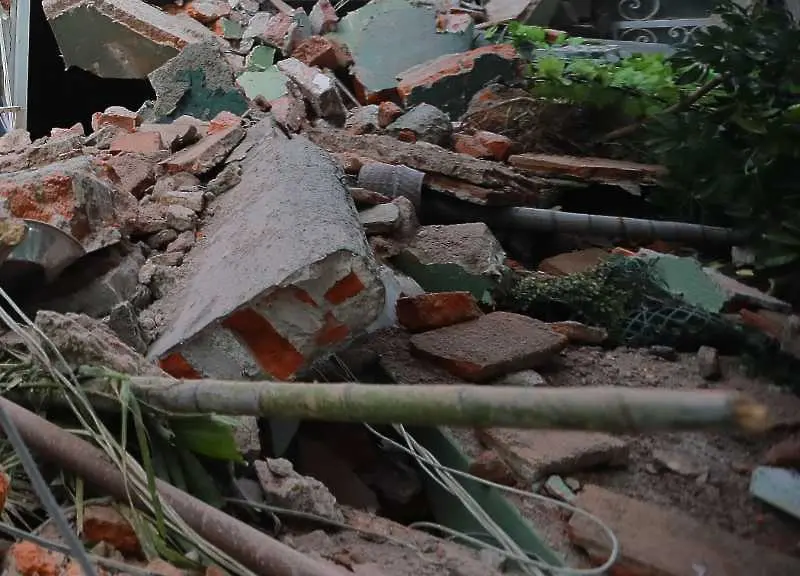 9 души са изчезнали под срутените сгради в Марсилия