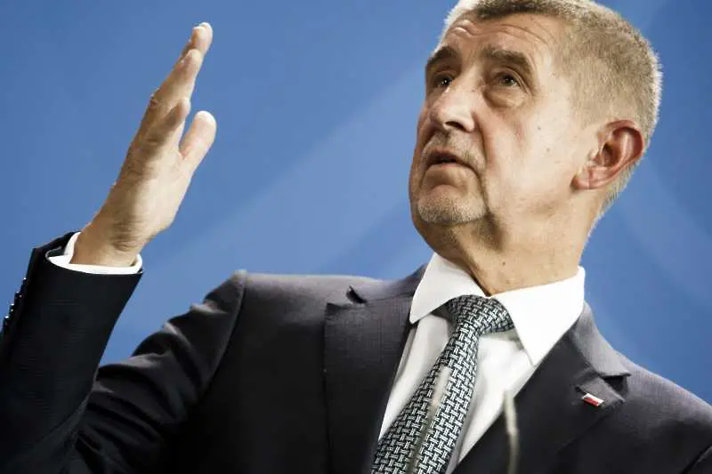 Чешкият премиер отхвърли обвиненията в корупция и отвличане