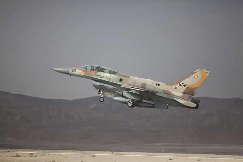 Израел бомбардира обекти в Сирия.  От Дамаск се похвалиха, че са свалили техен самолет