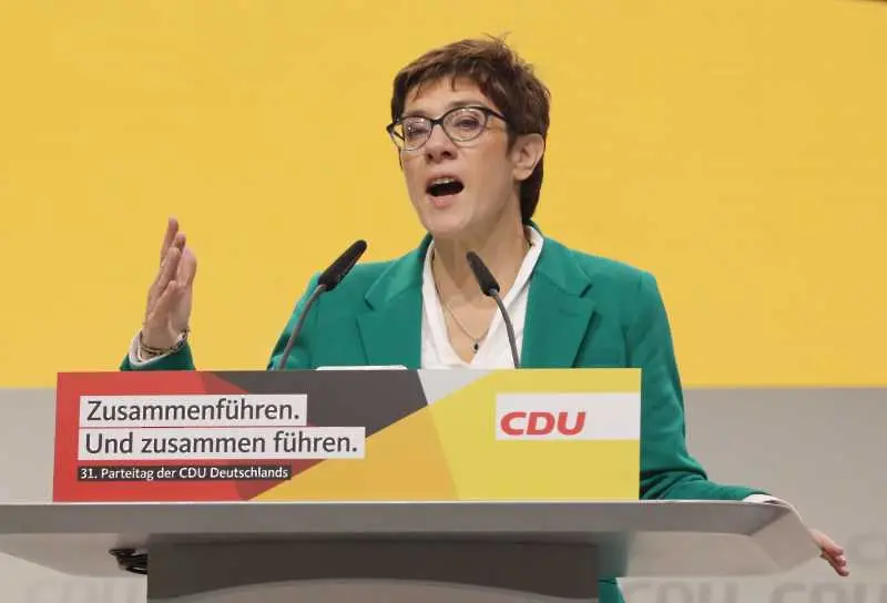 Новата лидерка на ХДС изключва варианта да заеме пост в кабинета на Меркел
