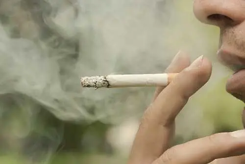 Швеция устремена към страна без тютюнев дим, забранява пушенето на игрища и по пероните на гари