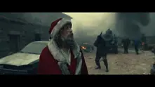 Дядо Коледа се скита във военна зона в тазгодишната реклама на Червения кръст