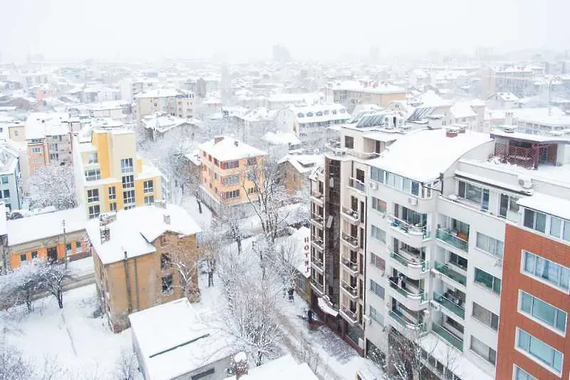 Над 160 снегорина почистват столицата
