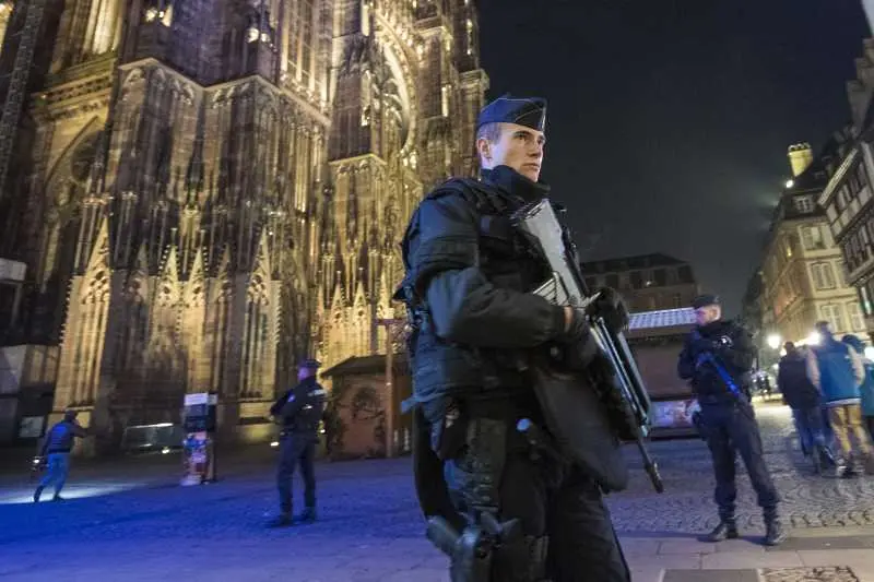 Френски младеж влиза за два месеца в затвор за възхвала на атентата в Страсбург