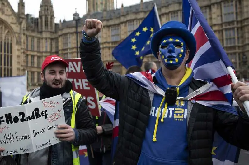 Общественото мнение във Великобритания се наклони в полза на оставане в ЕС