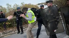 Сблъсъци и арести в първия за годината протест на жълтите жилетки във Франция
