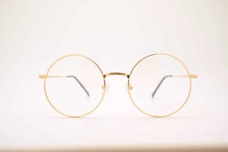 Номерът с очилата отново „на мода“ сред измамниците