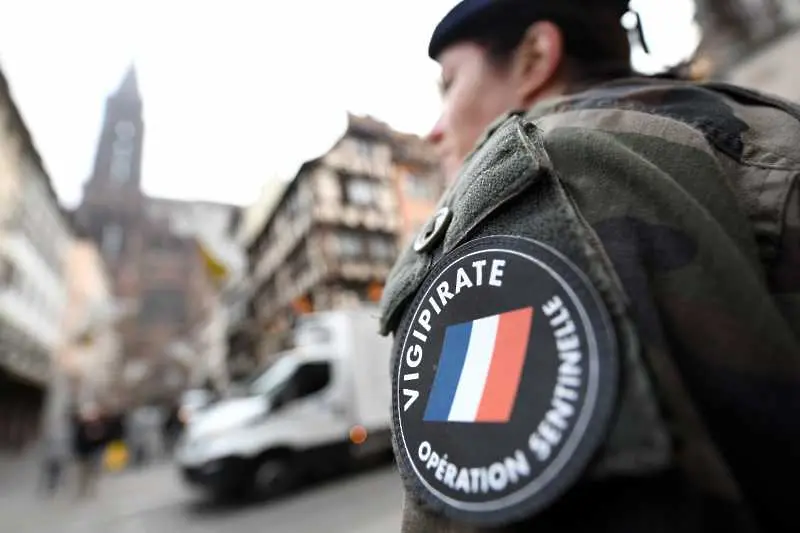 Изолирани, картотекирани, следени: Как Франция се бори с радикализацията