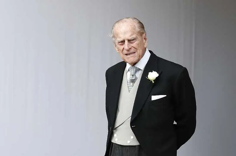 98-годишният принц Филип катастрофирал, лично карал автомобила