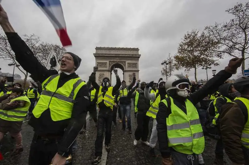 Финансов скандал във Франция заплашва да провали преговорите с жълтите жилетки